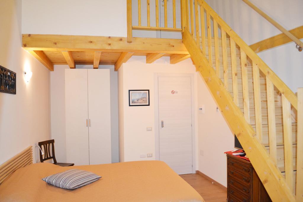 La Cattedrale Bed & Breakfast Napoli Oda fotoğraf