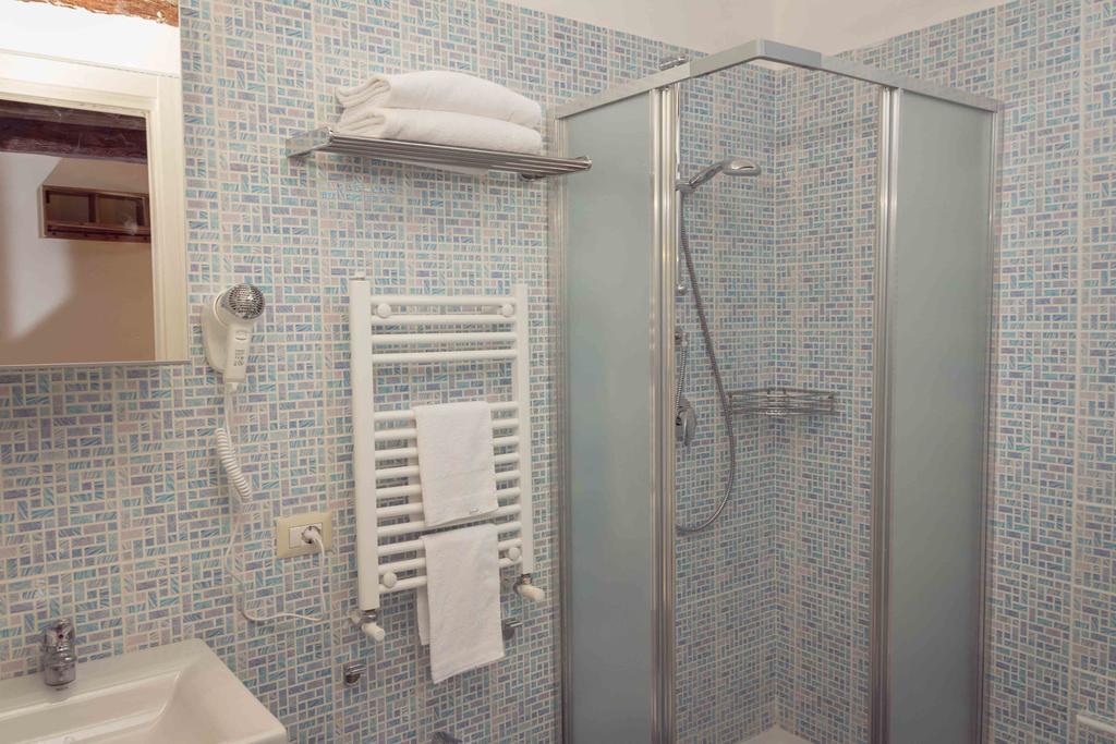 La Cattedrale Bed & Breakfast Napoli Oda fotoğraf